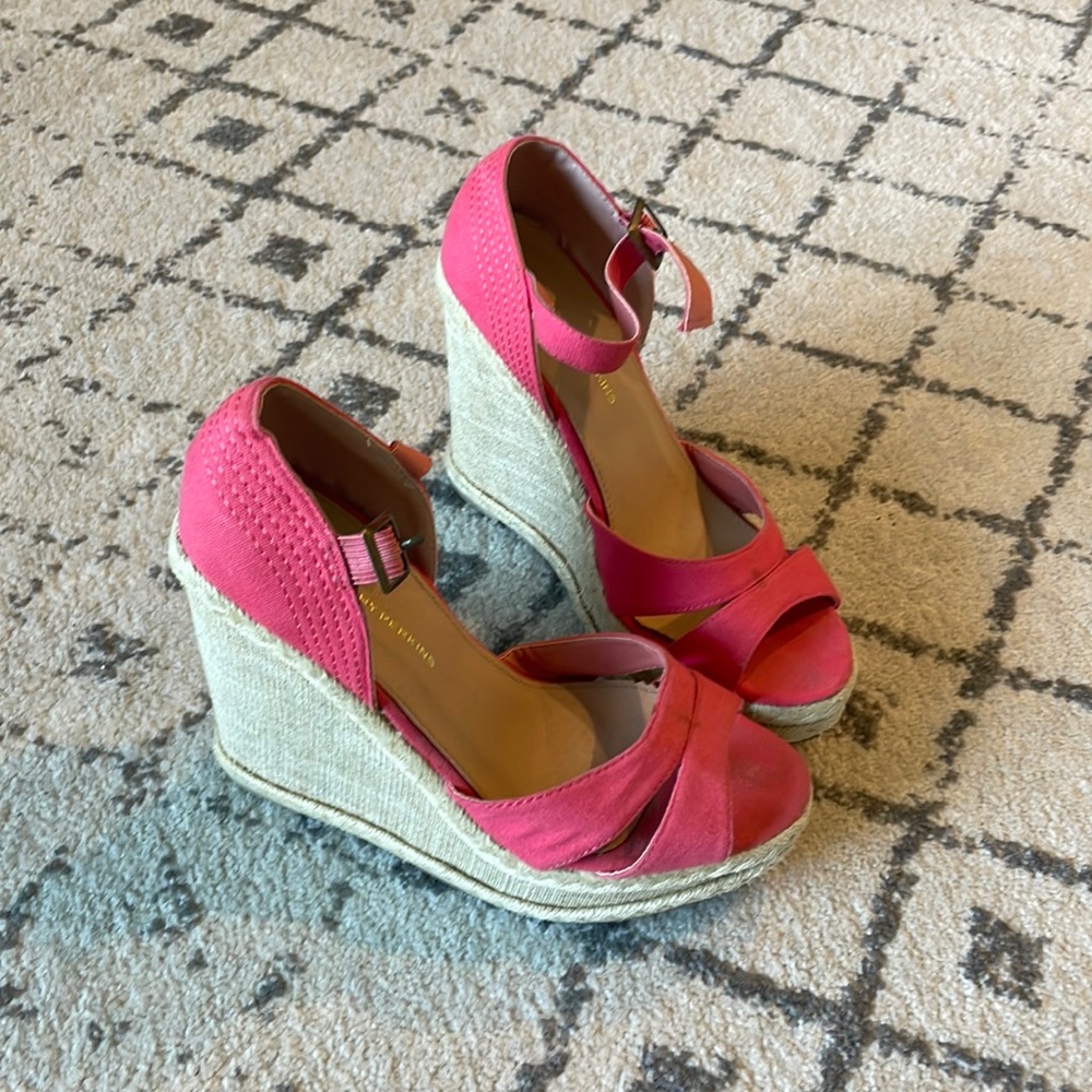 Pink wedges